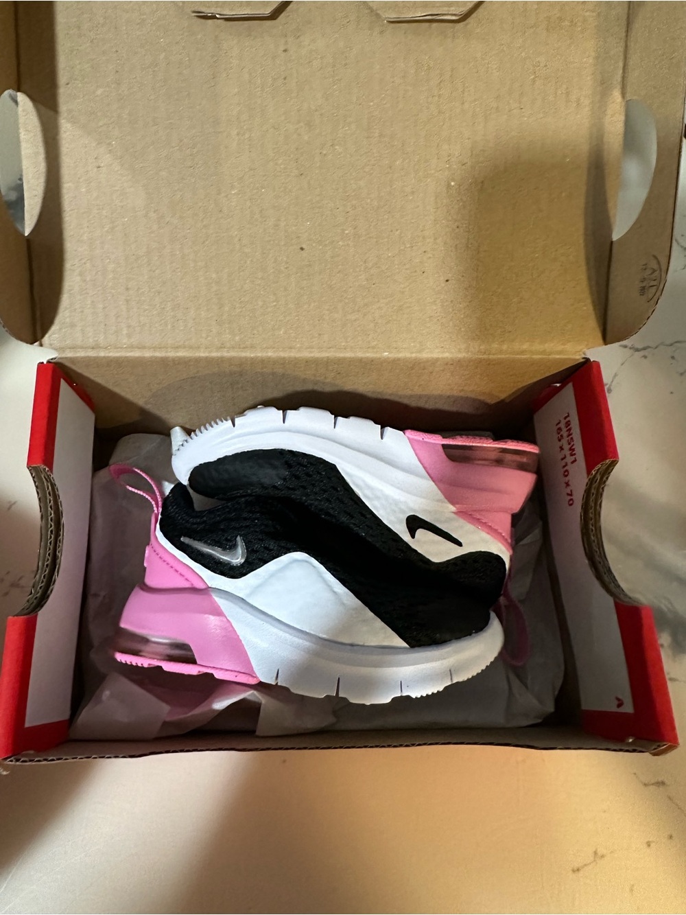 Nike air max motion 2 little girl shoes